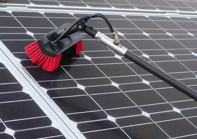 how-to-clean-solar-panels-for-maintenance