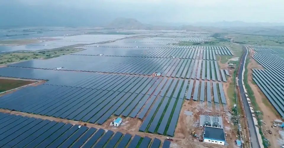 large0st_solar_power_park_in_india_2050_MW